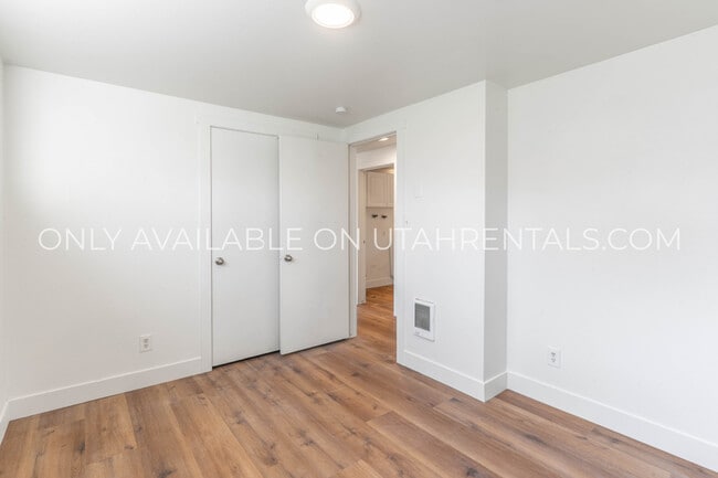 Building Photo - 289 N 300 W