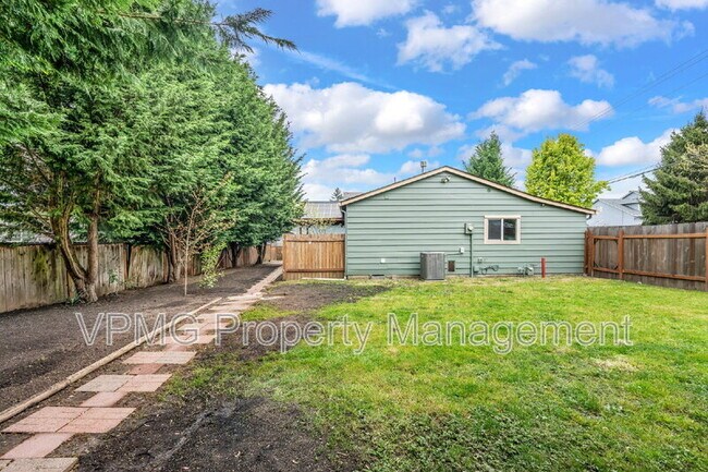 Building Photo - 16704 NE 29th Ave