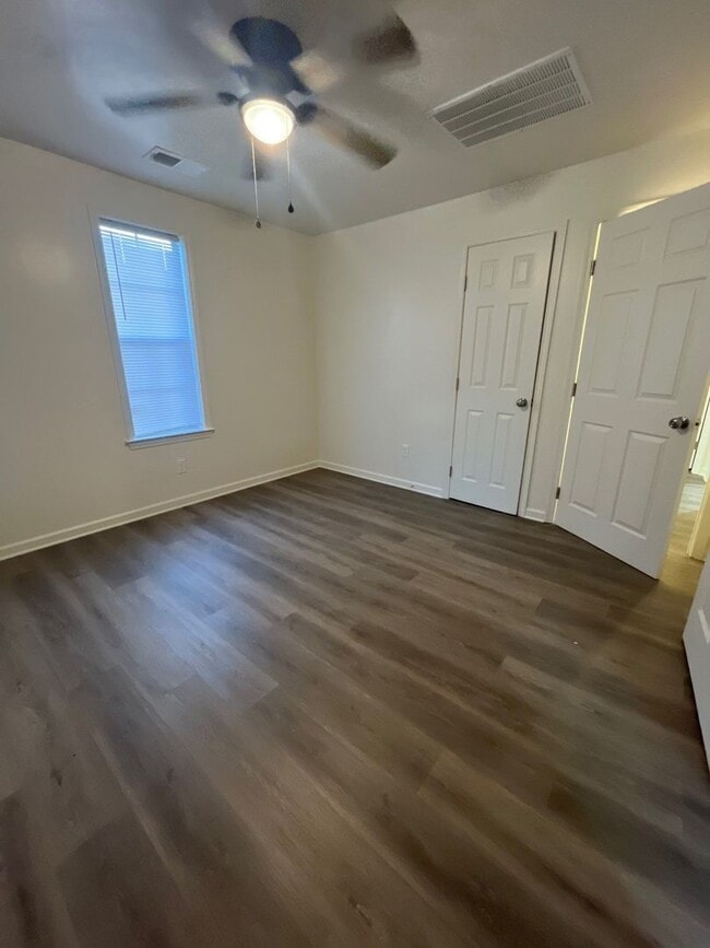 Building Photo - Fully Renovated Home in Midtown – Section 8 Welcome