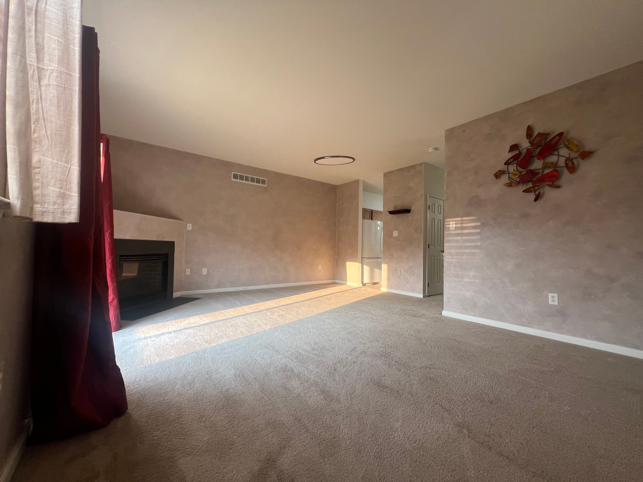 Building Photo - 8 Dolmen Ln