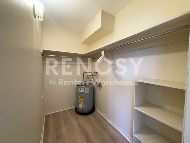 Building Photo - 1130 Rue Des Chateaux
