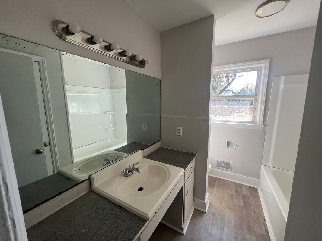 Building Photo - 323 Coltrane Ave