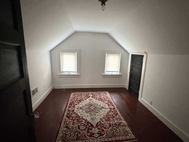 Building Photo - 5 bedrooms, 2.5 bathrooms