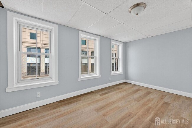 Building Photo - 11 N Willow St