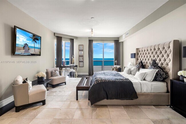 Building Photo - 5801 Collins Ave