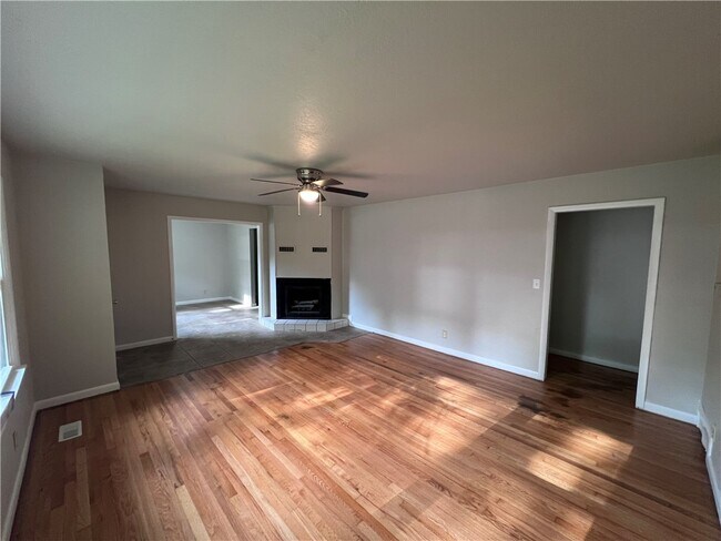 Building Photo - 303 Harve St