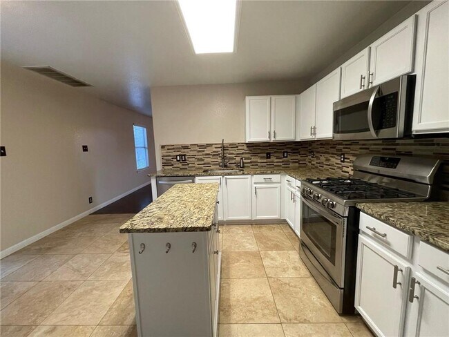 Building Photo - 102 Brentwood Dr