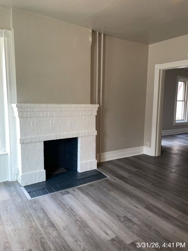 Building Photo - 1046 Walnut St