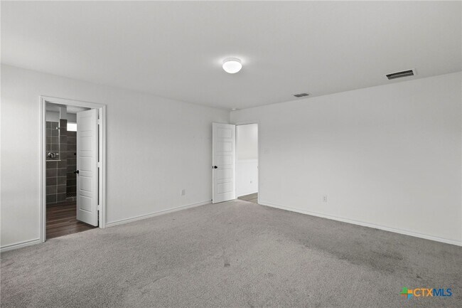 Building Photo - 4703 Plaza Ctr