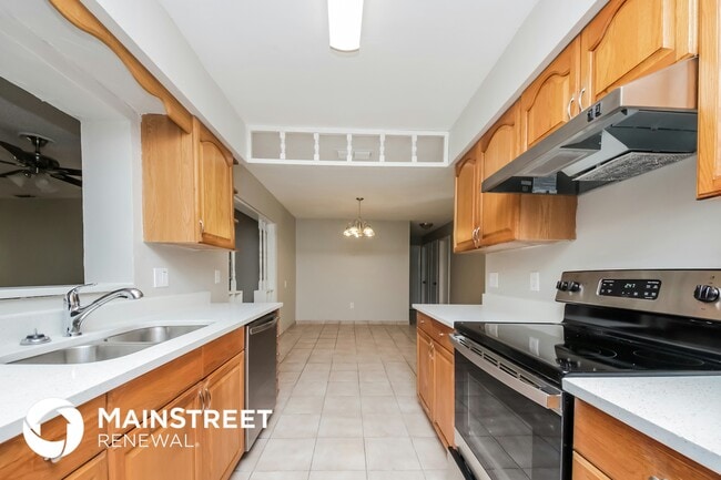 Building Photo - 7121 Laurel Hill Dr