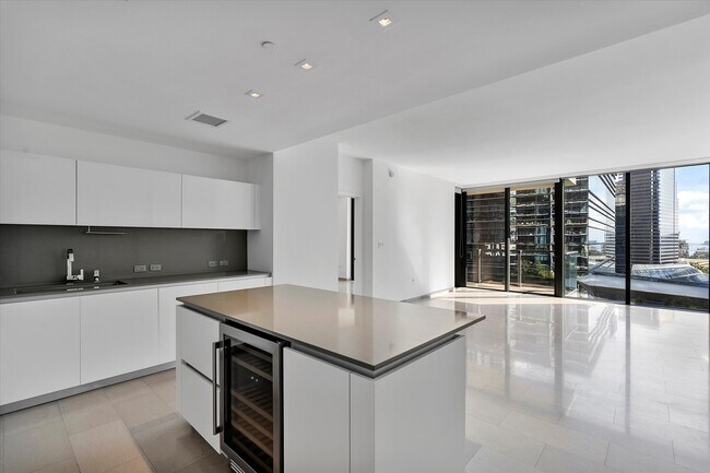 Building Photo - 88 SW 7th St