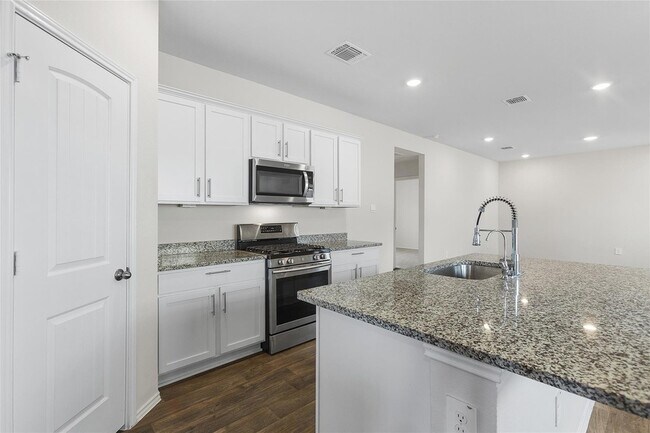 Building Photo - 133 Frogmore Lp
