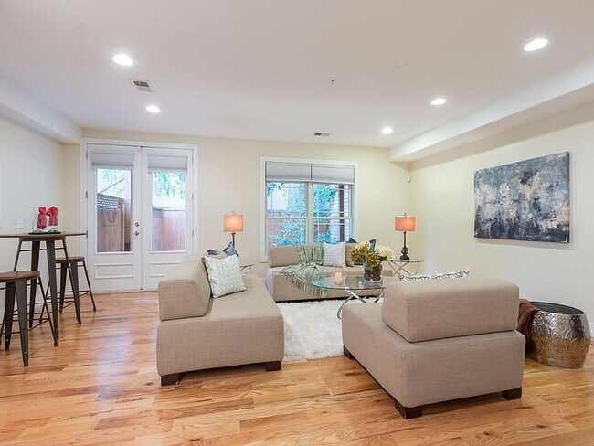 Building Photo - "Spacious Urban Living: Luxurious 4-Bed, 4-Bath Duplex in the Heart of Washington, DC!"