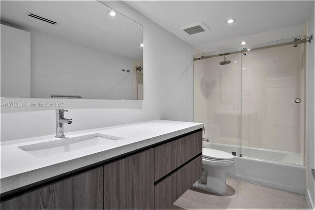 Building Photo - 881 Ocean Dr