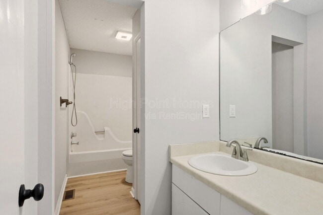 Building Photo - 90 Park St