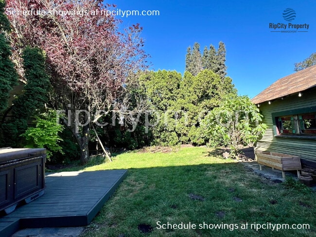 Building Photo - 3125 SE 20th Ave