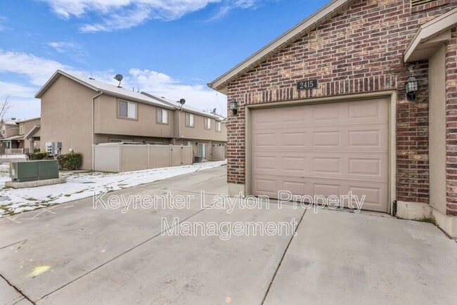 Building Photo - 2415 Wellington Dr