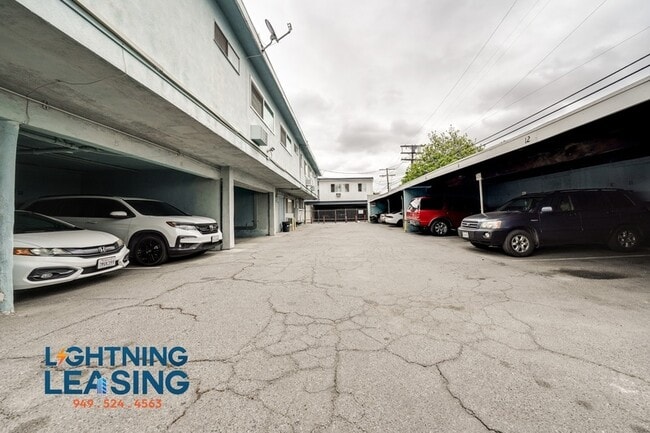 Building Photo - 14766 Delano St