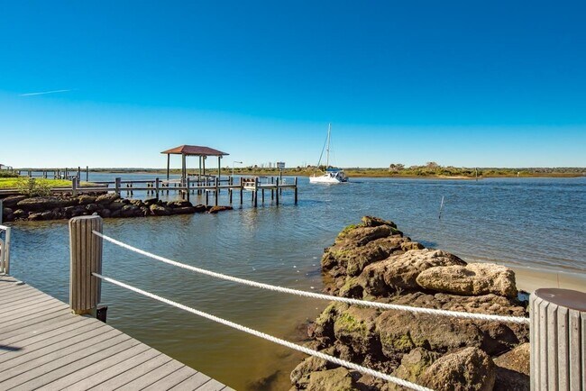 Building Photo - 120 Sunset Harbor Way