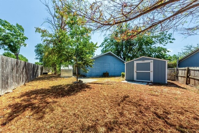 Building Photo - 1202 Wroxton Way