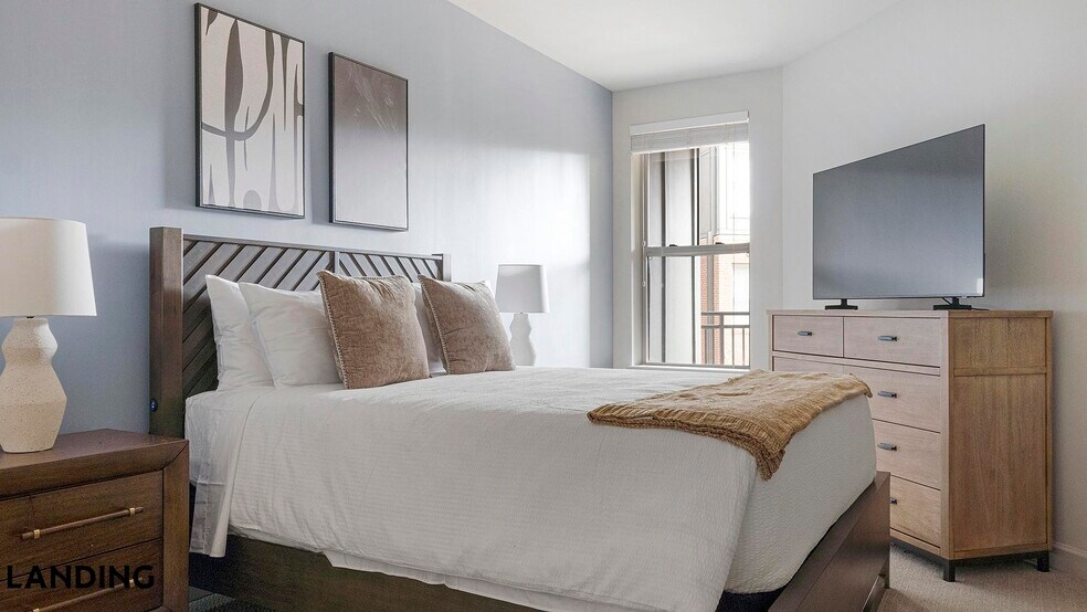 Building Photo - 2420 Peachtree Rd NW