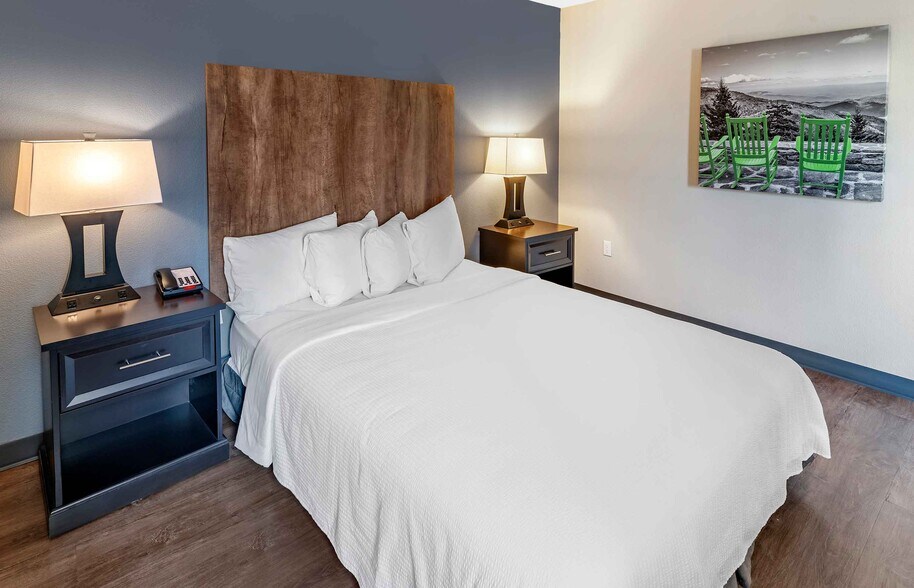 Building Photo - Furnished Studio-San Jose - Airport