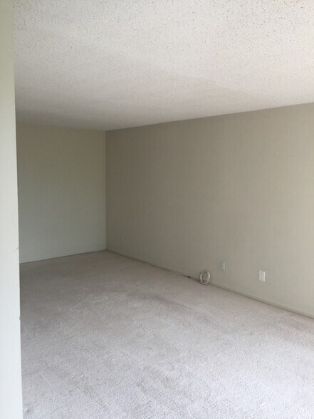 Building Photo - 2311 Pimmit Dr