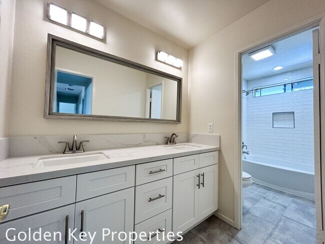 Building Photo - Welcome to this stunning 4-bedroom, 2.5-ba...