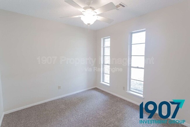 Building Photo - 1008 NW 7th Pl