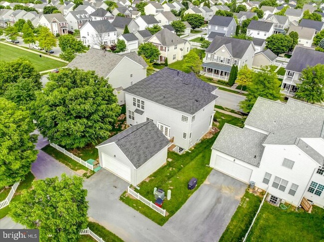 Building Photo - 240 Davis St