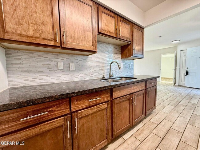 Building Photo - 10833 Cardigan Dr