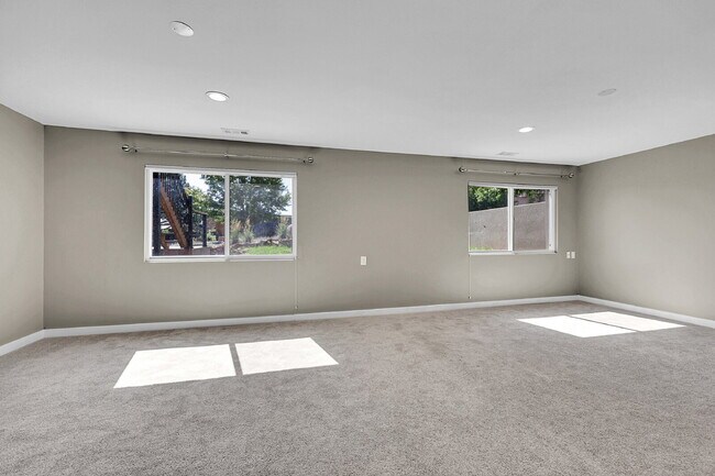 Building Photo - $3,750, 4-Bed, 3-Bath Updated Home in Mani...