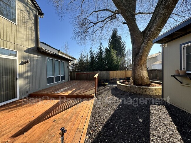 Building Photo - 255 NE 74th Ave