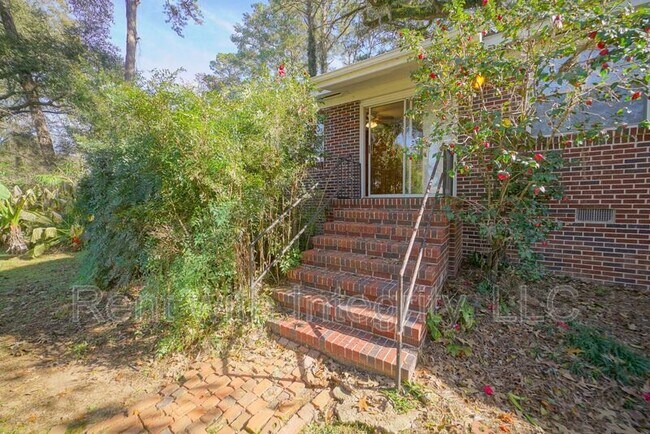 Building Photo - 1804 Skyland Dr