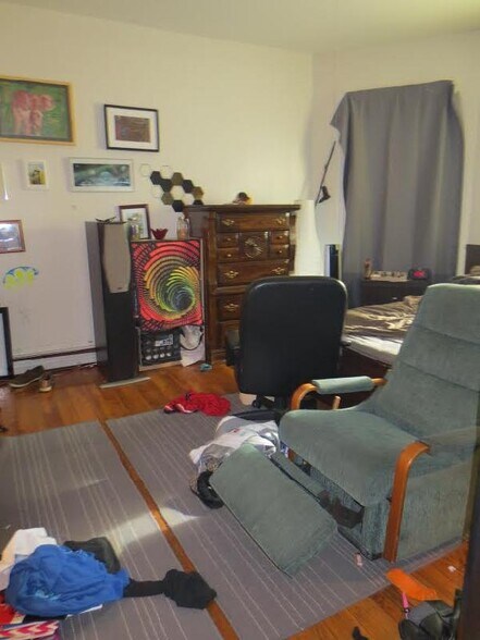 Building Photo - 61 Hillside St