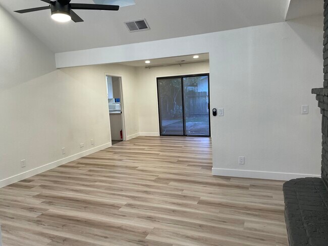 Building Photo - 1704 Humboldt Ave