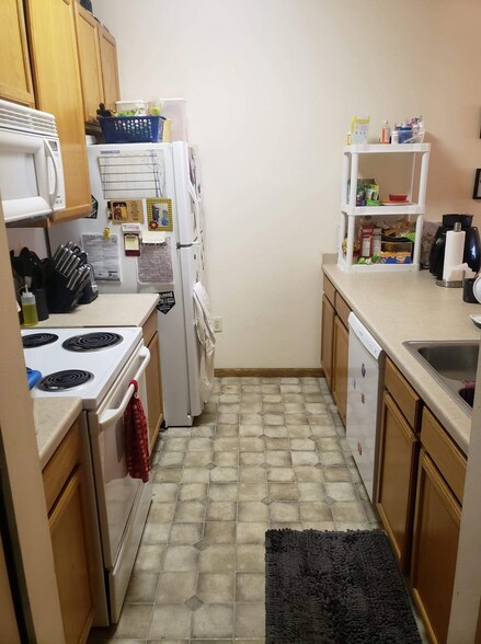 Kitchen - 6645 Scattergood Ln