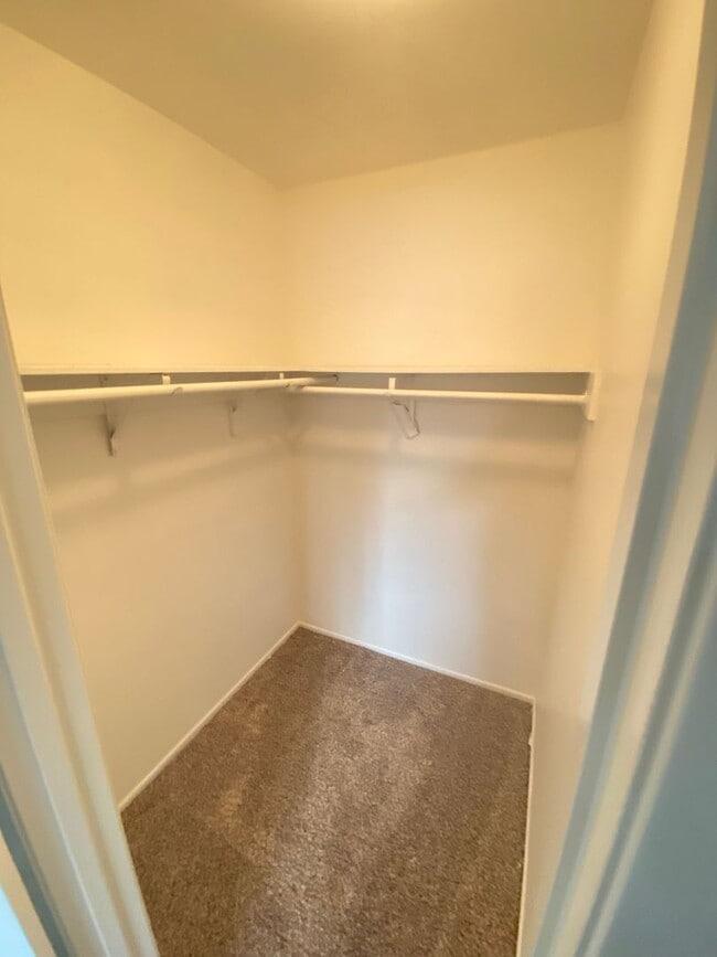 Building Photo - Charming 4 Bedroom, 3 Bath, Single-Story H...