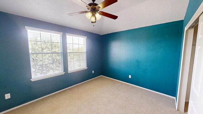Building Photo - "Spacious 5-Bedroom Oasis with Pool on Gri...