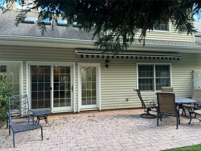 Building Photo - 137 Pond View Dr