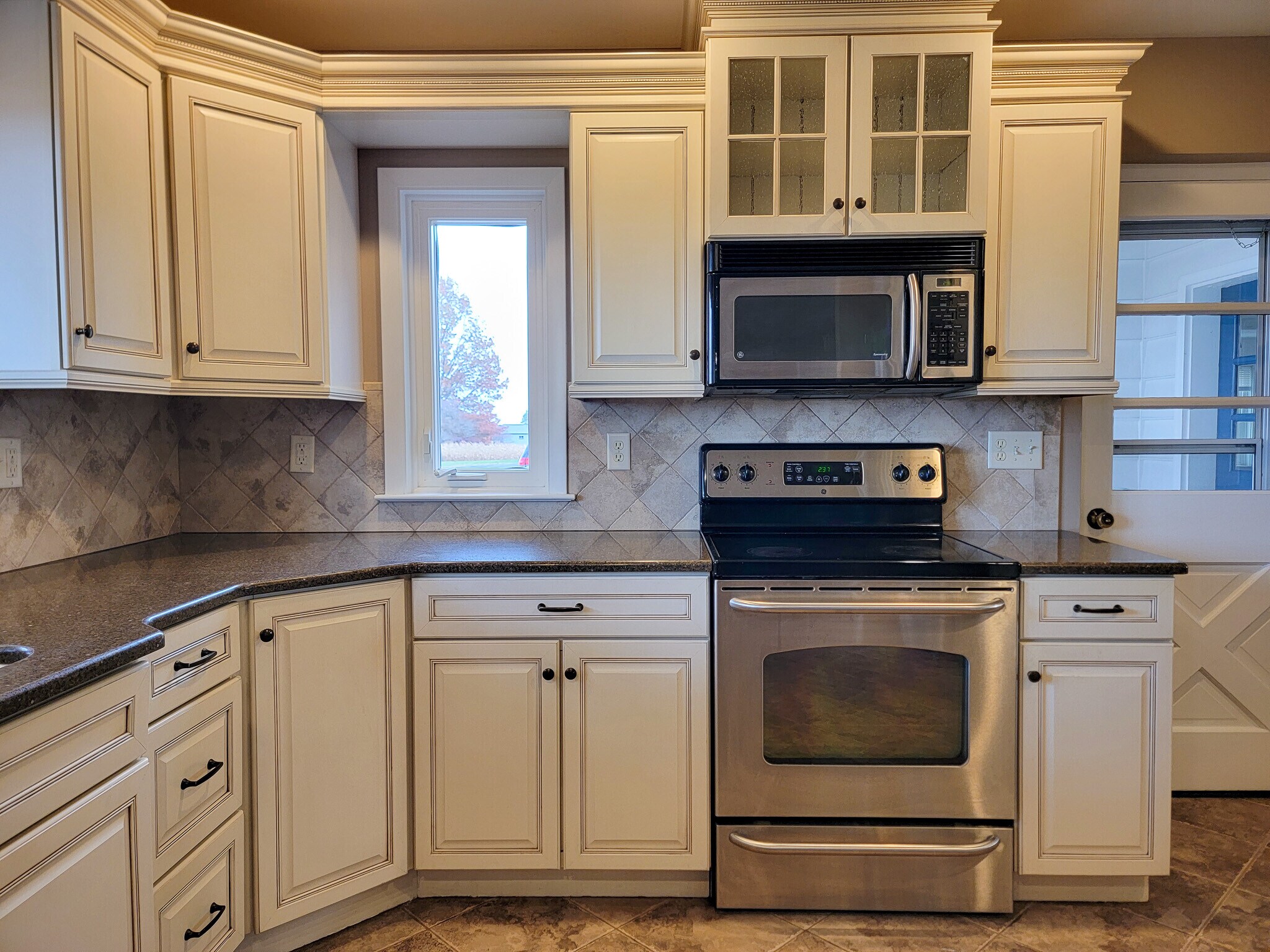 Building Photo - 502 W Newport Rd