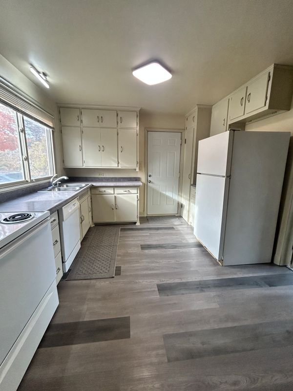 Building Photo - 1731 Deckner Ave