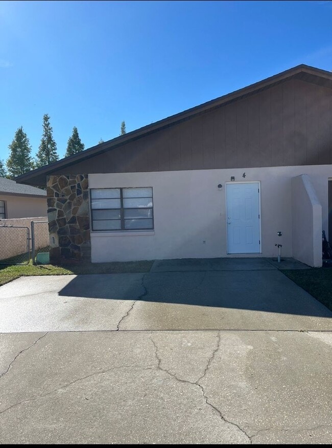 Primary Photo - North Lakeland Apartment!