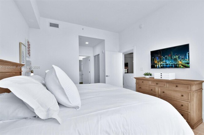 Building Photo - 18800 NE 29th Ave