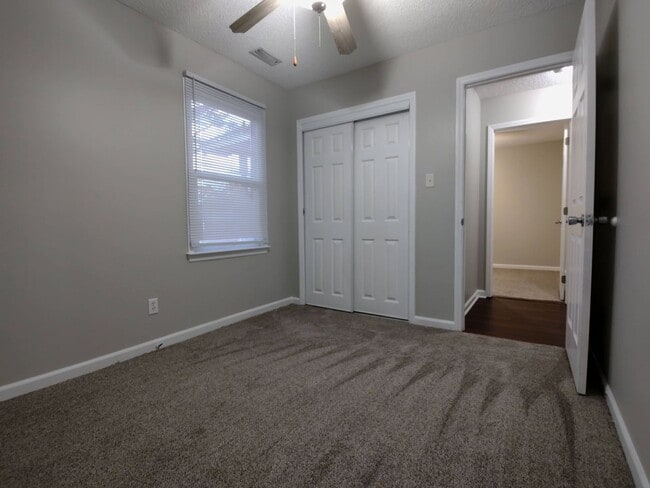 Building Photo - 602 Sand Ridge Rd