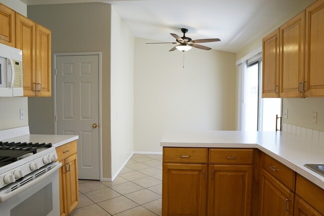 Building Photo - 52205 Avenida Velasco