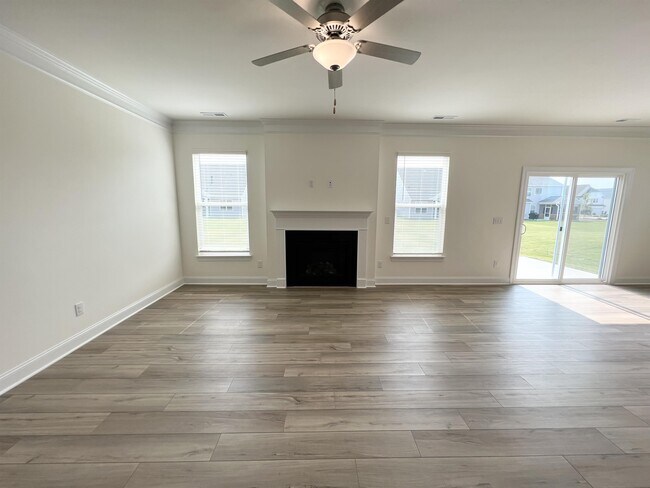 Building Photo - 324 Highview Dr