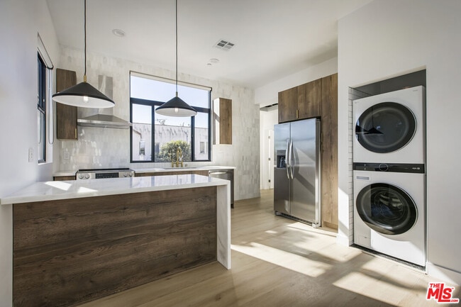 Building Photo - 2651 Vineyard Ave