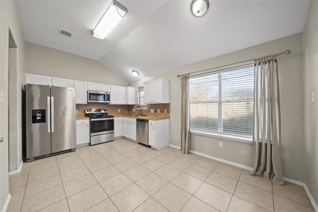 Building Photo - 34546 Park Green Dr