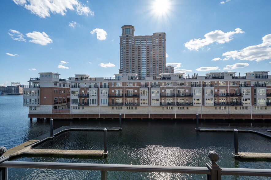 Building Photo - 621 Ponte Villas N